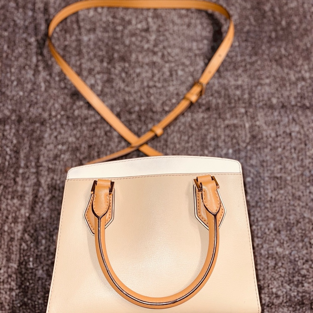 Michael Kors Mott Medium Messenger bag - Picture 8 of 9